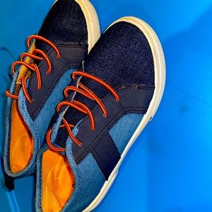 Boys Carter’s shoes size 12